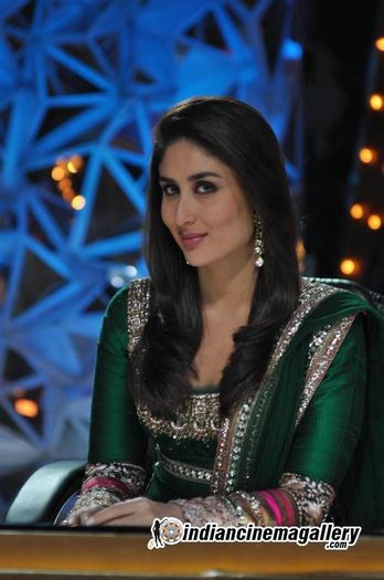 Kareena Kapoor latest stills 19_08_12 _4_