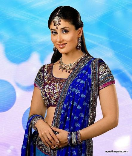 kareena-kapoor-photos-in-blue-dress-14