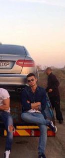 Nu ești gagica mea, deci am voie să ma uit după cine vreau. ! ( scoate limba la ea. ) - terasa - juice and fun ___ XD