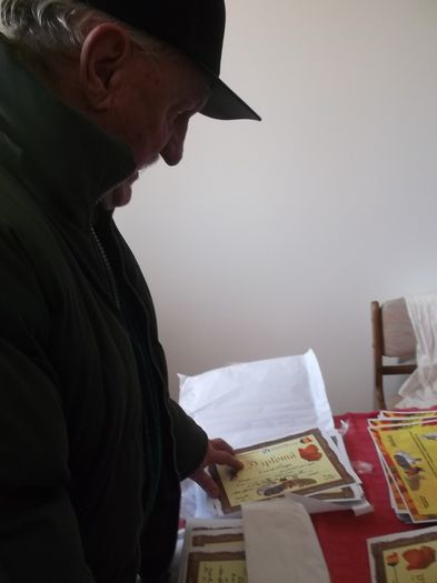 viitoarele carti de "identitate "