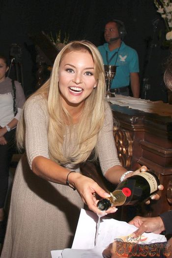 1476527_10152014722550923_1913805430_n