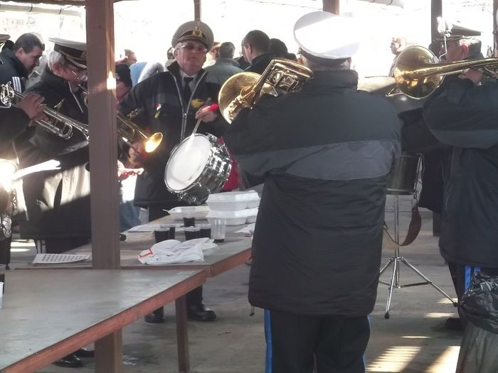 ....CANTA FANFARA MILITARA...???? - SARBATOAREA CARNATILOR LA SANNICOLAU