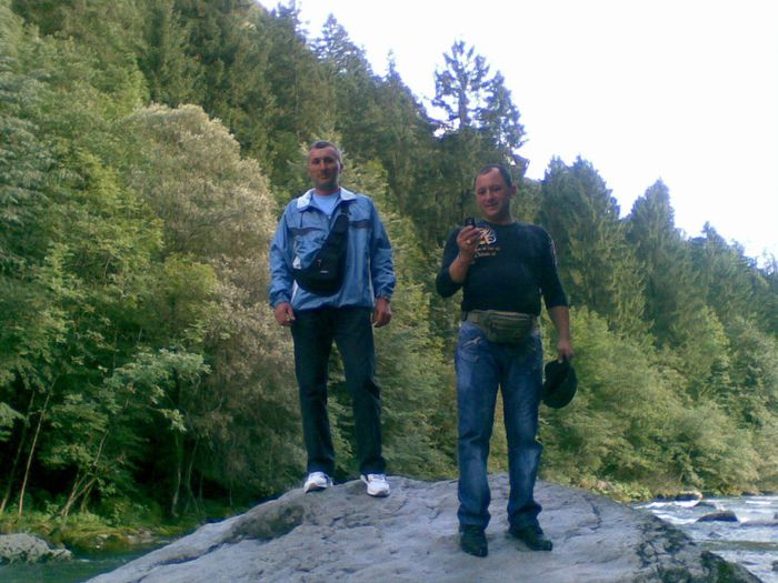 pe o stanca in spate la hotel gromo