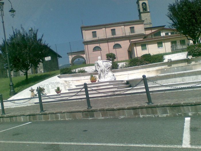 monument eroi Italia