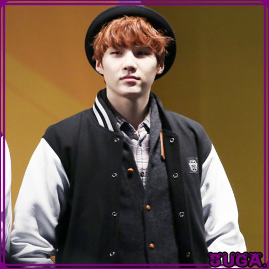 ✖ Heii Hye. :P Oh..[isi ridica capul|deschide ochisorii] Hye. :3 :)) :-?? [bea] Eu vreau. :-??.