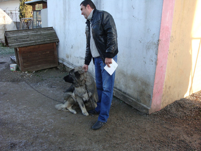 Pazniciu serei; ... și stăpânul lui
