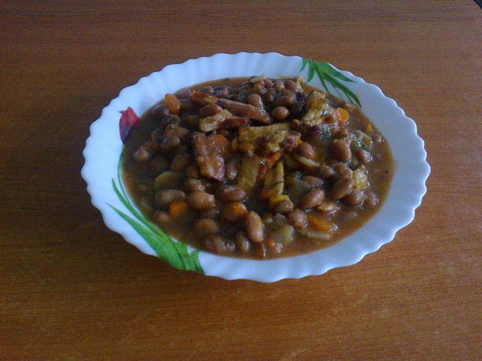 Fasole boabe cu costita afumata