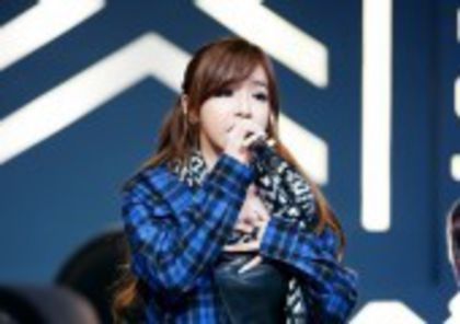 c32 - 2NE1 10