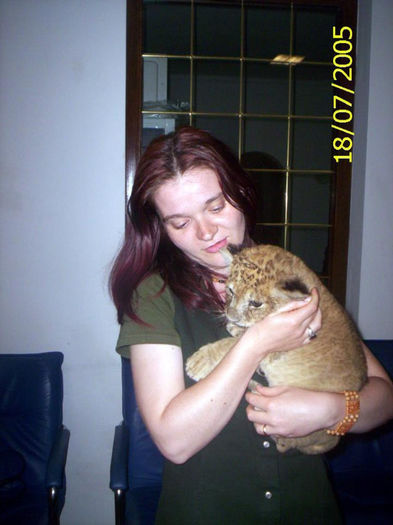 FRIDA, leul Radio Total; In 2005 am salvat un pui de leu impreuna cu colegii de la Radio Total. Cu ajutorul celor de la Vier Photen am trimis leuta intr-o rezervatie, in Africa :)
