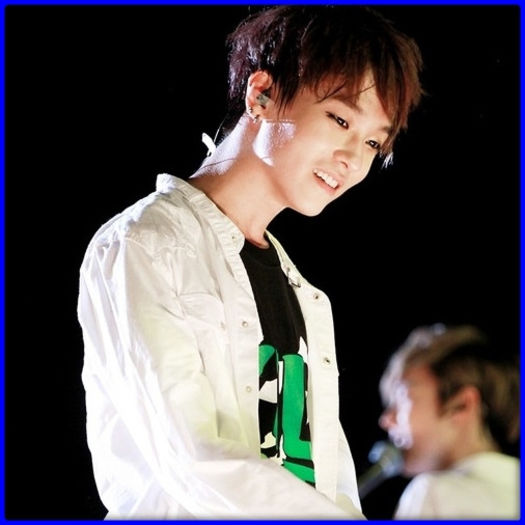 |~| ..A. da. [se ridica] ..Asa este. [pleaca sus cu Chunji]
