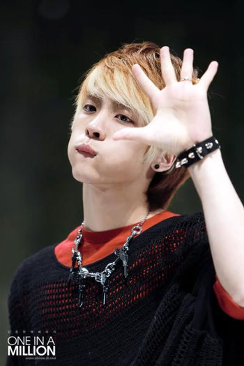 eeac78bc001491215245a0a9 - Kim JongHyun Shinee