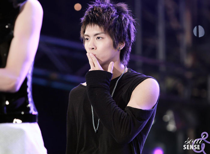 Kim-Jonghyun-kim-jonghyun-33688828-1500-1100