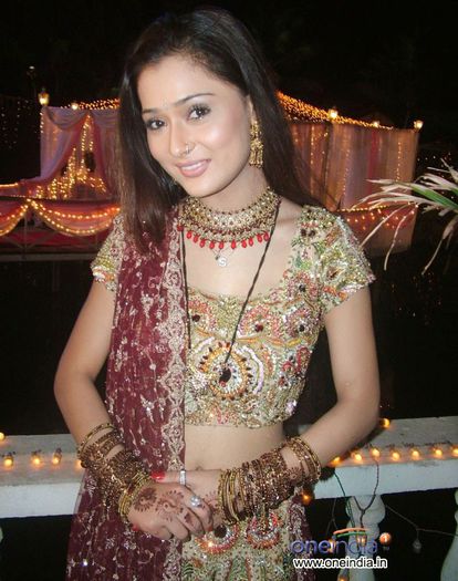  - Sara Khan