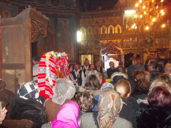 cenaclul LUMINNĂ LINĂ din Sibiu , alături de trei icoane făcătoare de minuni la PRIBOIENII DE JOS