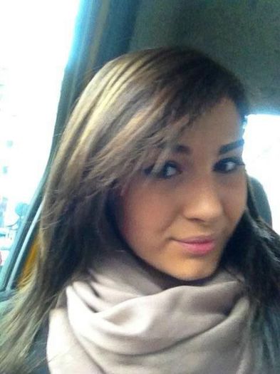 alina-eremia-bruneta-cu-suvite-blonde-actrita-din-pariu-cu-viata-si-a-schimbat-look-ul-foto - Alina Eremia