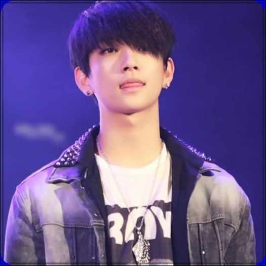 () Nu stiu..Doyoon ma lasa. :"> Totul depinde de decizia mea. :"> :-".