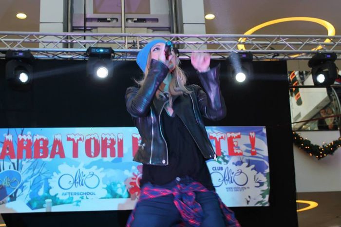 1470424_591335600932818_560907998_n