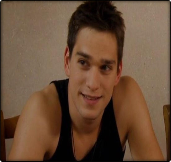 Da, mă bucur mult pentru ei. :) [ smile. ] - ANCA room -  knock __ x3