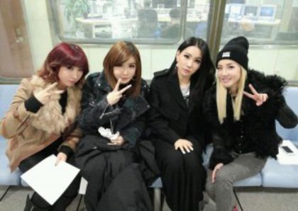 x4 - 2NE1 11