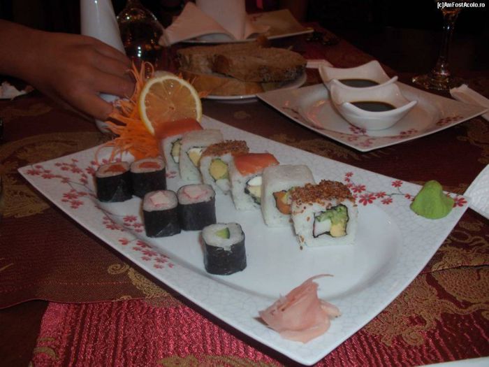 sushi - Idei de aranjare a platourilor pentru mese festive