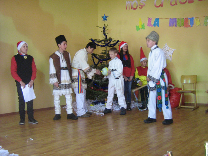 traditie , spectacol si elevi 013