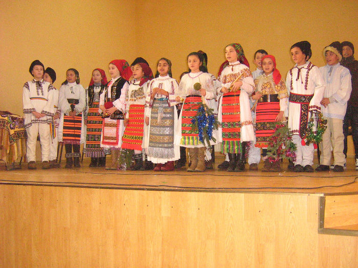 traditie , spectacol si elevi 037