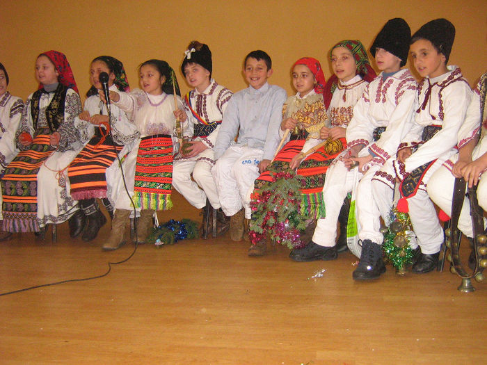 traditie , spectacol si elevi 038