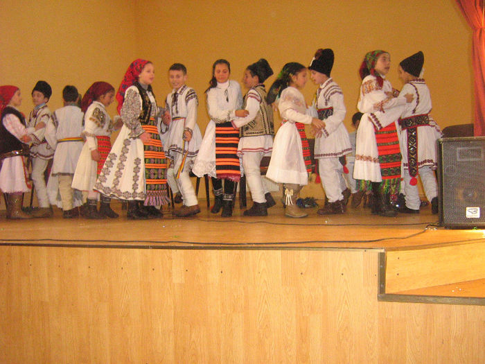 traditie , spectacol si elevi 042