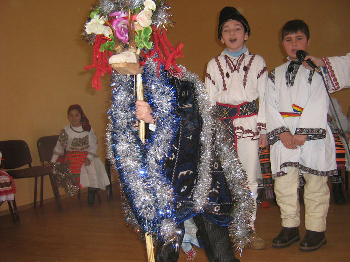 traditie , spectacol si elevi 045