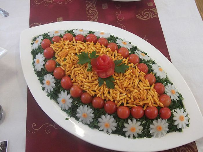 salate de ciuperci cu maioneza si....margarete - Idei de aranjare a platourilor pentru mese festive