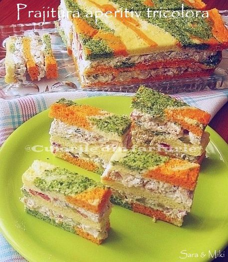Prajitura-aperitiv-tricolora 1 - Idei de aranjare a platourilor pentru mese festive