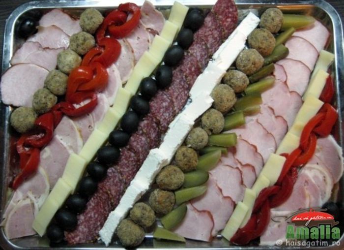 platou-aperitiv-0 - Idei de aranjare a platourilor pentru mese festive