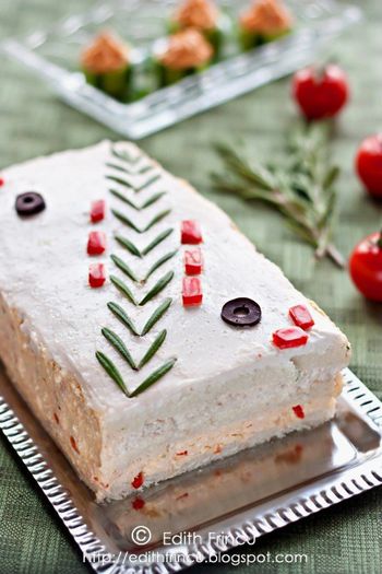 Tort aperitiv cu icre si crema de branza - Idei de aranjare a platourilor pentru mese festive