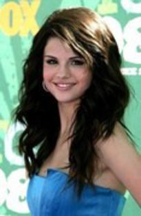 35918777 - Date despre Selena Gomez