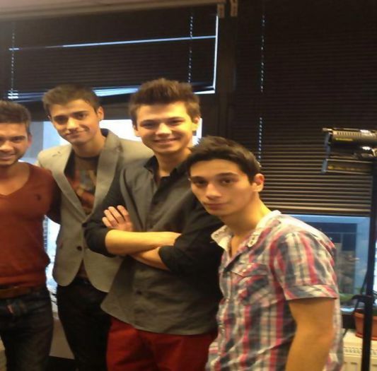 ;; ia`uzi :x face bine potaia aia mica si scumpa . [o pupa pe obraz] #Jadee
