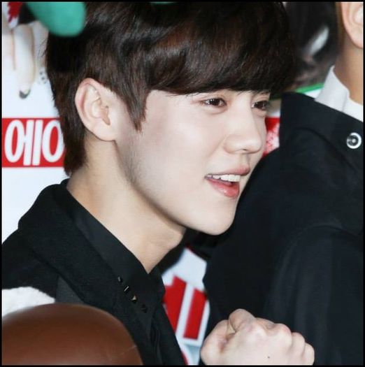 LH|. Lizzy. >:D< [hug] Love u. :3 :)) - ix __ Episodul 044 __ xi