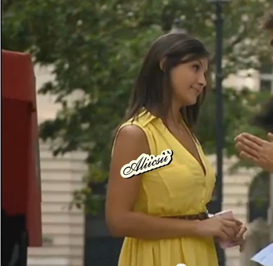 ;; oh , nu . nu ai zis asta. [il monzoleste cu banana ;; click]; ;; [in par si o ia la fuga prin cmera:)))]
