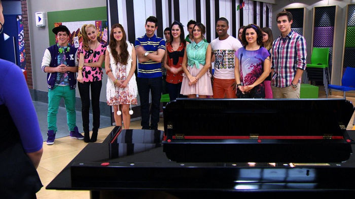 529410_112264575610973_226867128_n - xxVioletta season 2xx