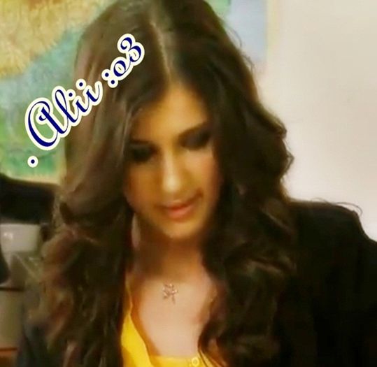 ;; [o ia in brate] hai sa vorbim cu fraierii aia, sa le spunem cum facem ;* sunt sefa ;;) - SUSAI - zapada - sanius _ - xo