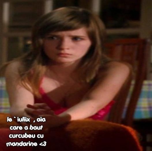 - [# se uită la ioana :3 #]