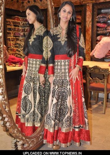 krystle_dsouza_0
