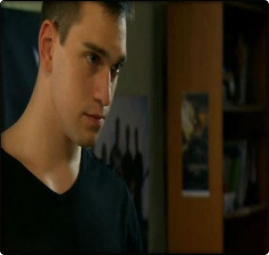 Ăăă.. ăăă... ( se panichează. ) Ăă.. C-cred că ar trebui să plec .. ?! - ANCA room -  knock __ x3