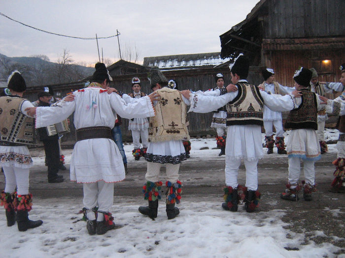 archeneaua si alunelul 006 - Traditie