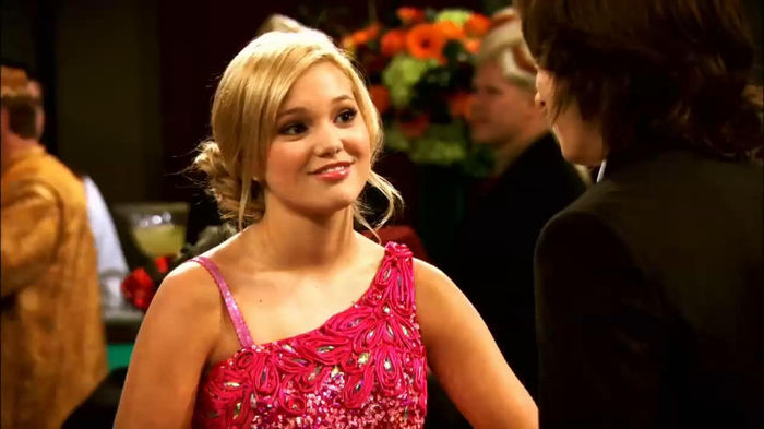 ,,Sa ies sau sa nu ies cu el,,Asta e intrebarea,,