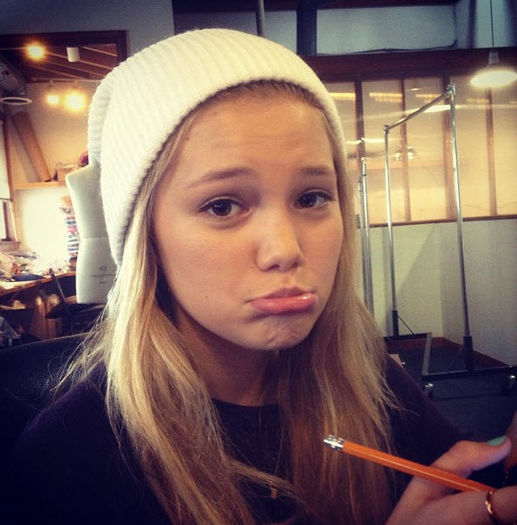 Nu crezi ca ai uitat ceva?(facand mutra de catelus plouat)