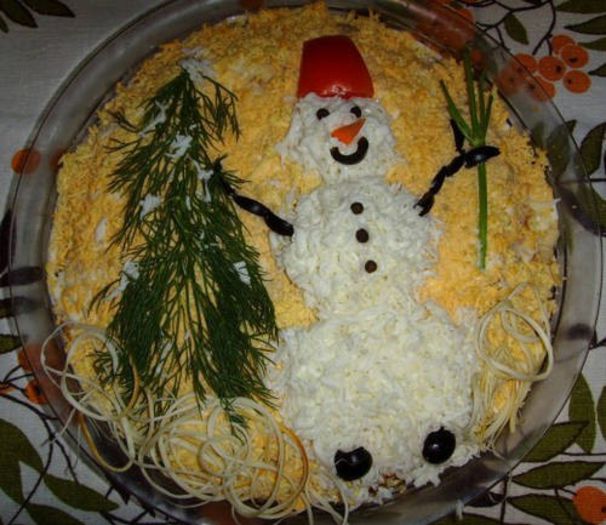 salata "Mos Craciun" - Idei de aranjare a platourilor pentru mese festive