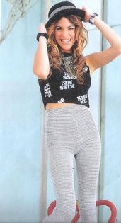 1391761_466176726829245_323778996_n - Martina Stoessel