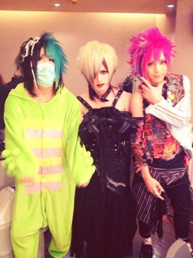 yo-ka with Takemasa_Kujo_Kiryu_and_Jun_Gotcharocka - Mad Tea Party vol 029