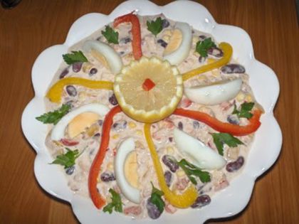 salata de fasole rosie si ton - Idei de aranjare a platourilor pentru mese festive