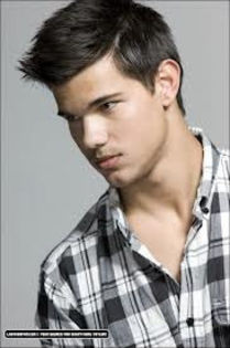 Tu esti singura fata pe care am invitat-o  la restaurantul acesta .Rose,pt mine esti speciala - Just a girl and 2boys part 2